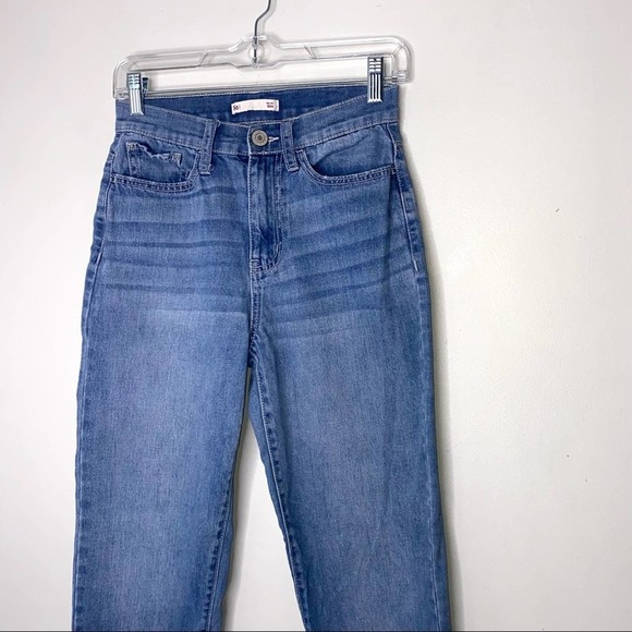 SO High Rise Mom Jeans Stretch Raw Hem Stretch In Butt Area Juniors Size 1 ~ - Picture 2 of 5